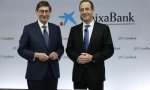 José Ignacio Goirigolzarri (izquierda) y Gonzalo Gortázar, presidente y CEO de Caixabank, respectivamente, antes de la presentación