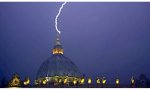¿Se acuerdan de que el día que el Papa  Benedicto XVI renunció al papado cayó un rayo sobre la Basílica de San Pedro en el Vaticano?