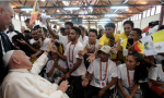 “Hagan lío, hagan barullo” y “respeten y escuchen a los ancianos”, dijo el Papa a los jóvenes de Timor Oriental