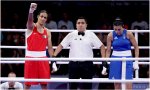 Un informe médico demuestra que la campeona en boxeo olímpico Imane Khelif (a la derecha de la imagen)... es un hombre