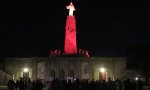 El monumento al Sagrado Corazón de Jesús del Cerro de los Ángeles, en Getafe (Madrid), fue uno de los que se ha teñido de rojo en España en la 'Redweek' para recordar y rezar por los cristianos perseguidos