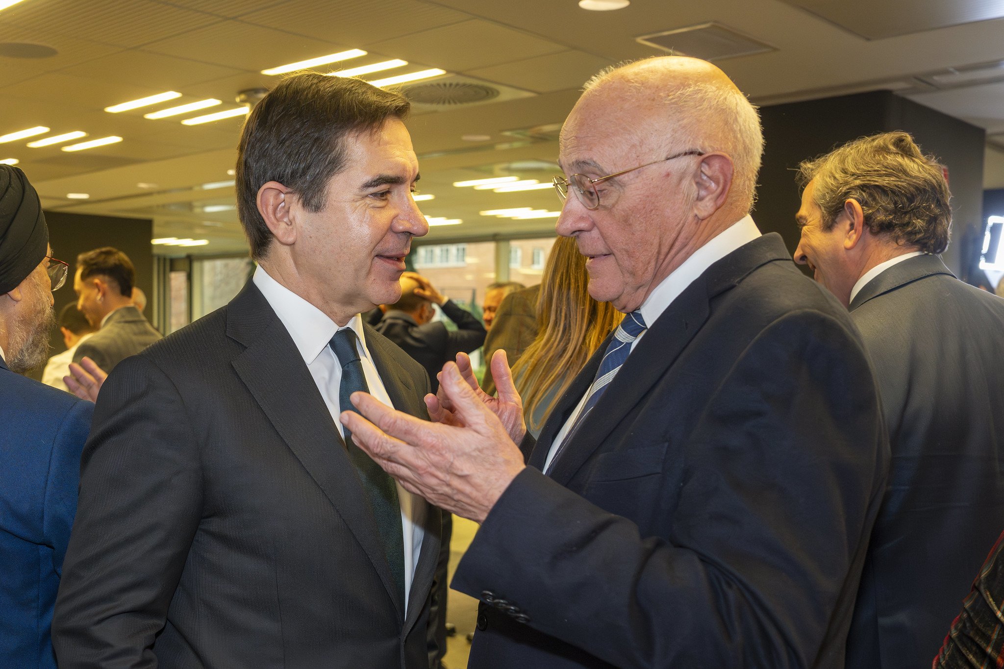 Carlos Torres, presidente del BBVA, y Josep Oliu, presidente del Sabadell, durante la toma de posesión del presidente de la CNMV, el miércoles 8 de enero / Foto: Pablo Moreno