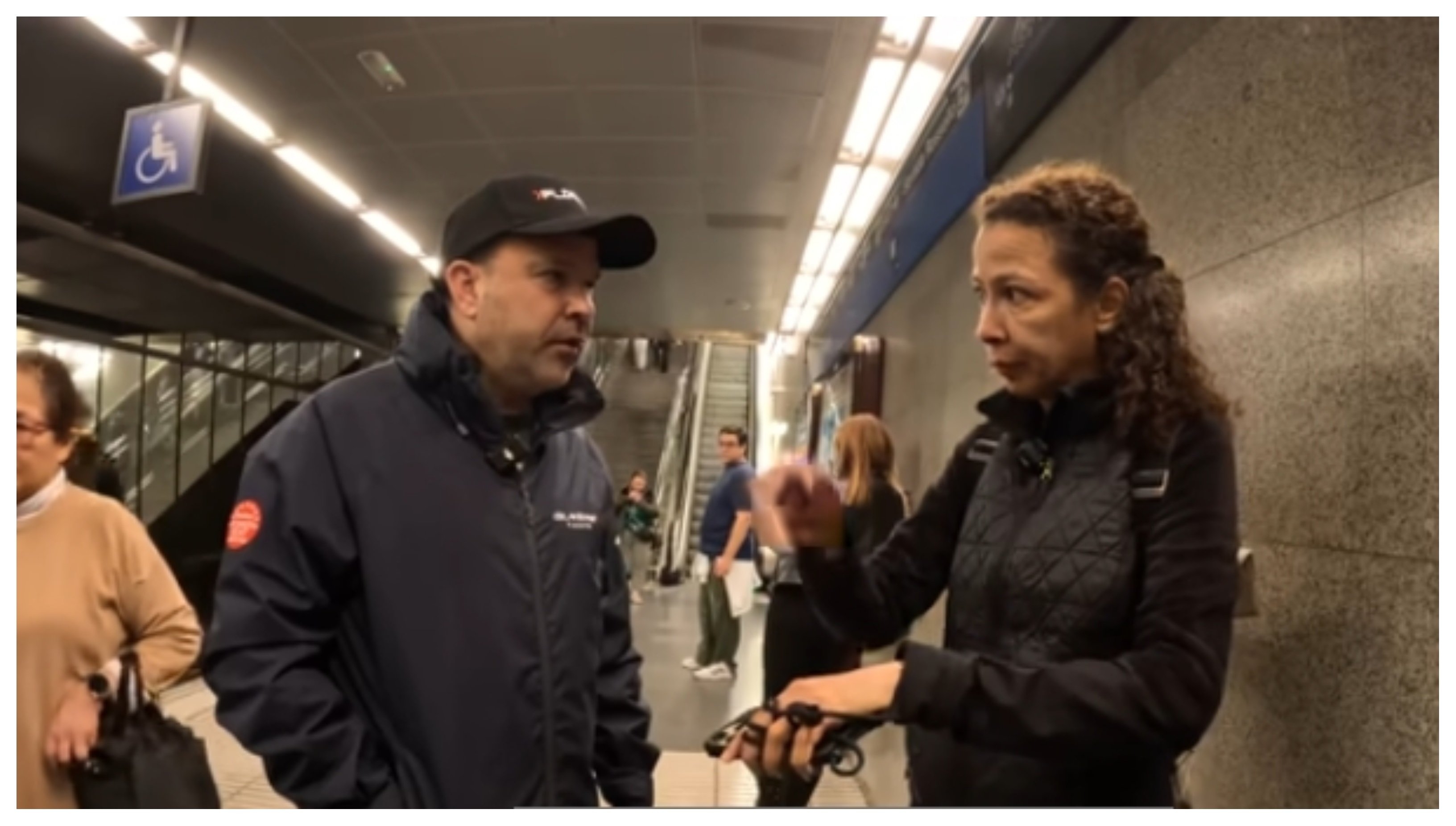 José Elías con Eliana Guerrero, una de las fundadoras de la 'Patrulla Ciudadana Barcelona'