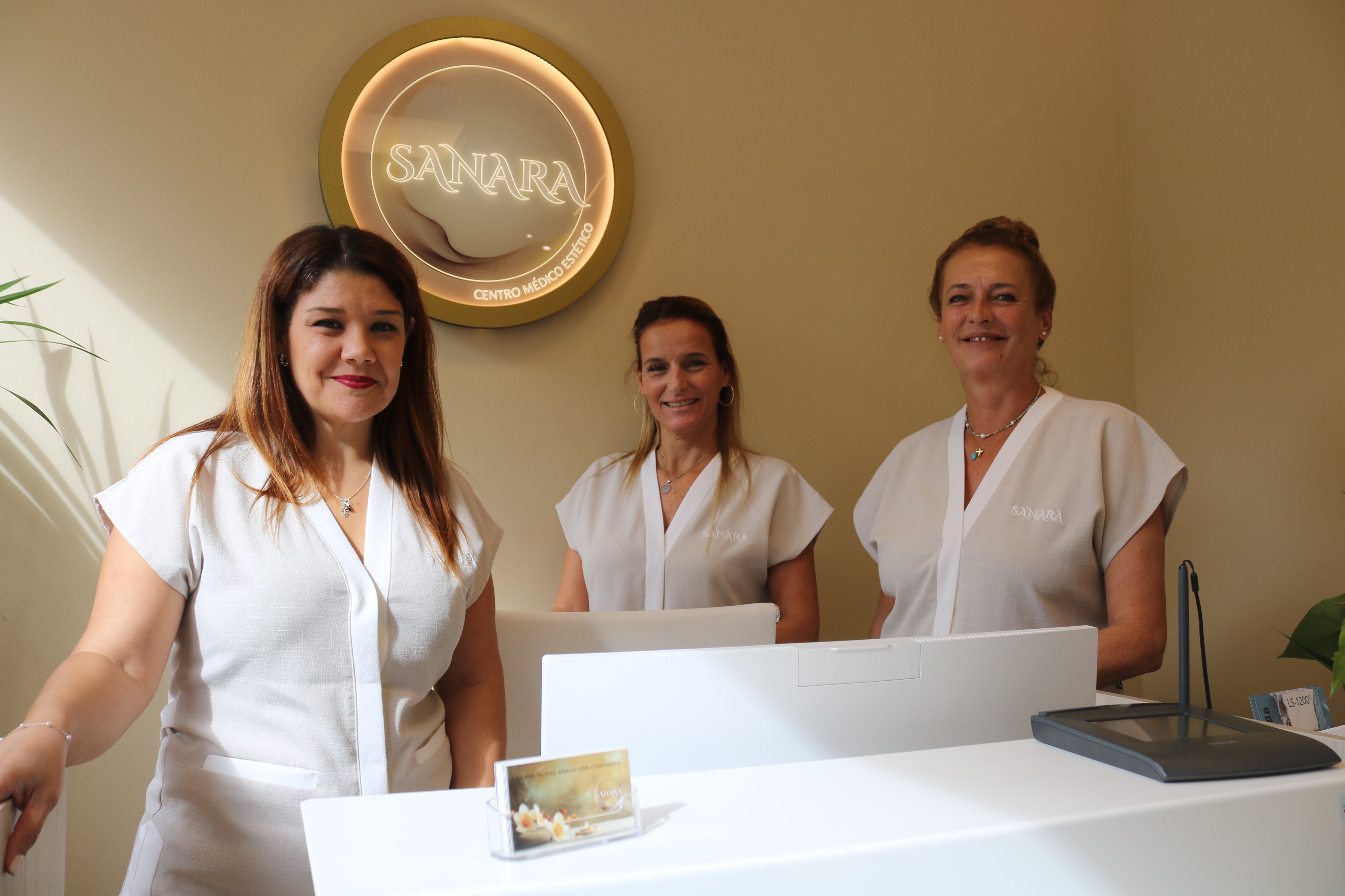 Sanara, centro de estética especializado en tratamientos de depilación láser, tratamientos corporales, que conducen Aurora García y Sara Reina