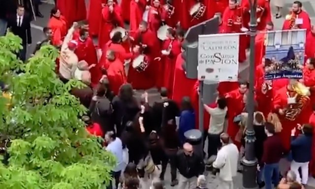 Los cofrades de La Borriquilla fueron asaltados el Domingo de Ramos por un grupo de izquierdistas, José Ignacio Herrán, entre ellos