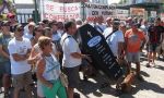 Trabajadores de Lauki al grito de "¡tenemos comprador!", pero Lactalis se niega para no perder cuota de mercado