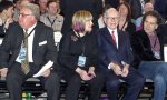 Warren Buffett y sus tres hijos: Susan, Howard (izquierda) y el más pequeño, Peter (derecha)