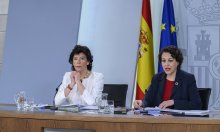 Isabel Celaá, portavoz del Gobierno, y Magdalena Valerio, ministra de Trabajo, en la rueda de prensa posterior al Consejo de Ministros