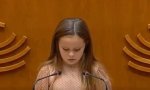 Elsa, la niña de ocho años que ha impartido un discurso en la Asamblea de Extremadura