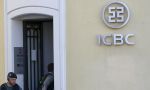 La Guardia Civil entra en la sede del banco chino ICBC: "IVA no, IVA no"