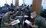 Militares en la base Cervantes, en el Líbano, asistiendo al curso sobre ideología de género