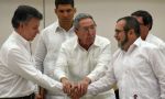 Colombia. Santos y las FARC firman un acuerdo de paz 'bendecido' por el Papa y por el dictador Raúl Castro