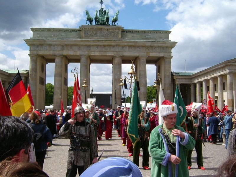 Paradojas en Alemania. La inmigración impulsa la economía y crea empleo, pero endurece su política migratoria