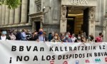 Más de 6.000 trabajadores del BBVA se concentraron el lunes en las principales sedes del banco para protestar por las condiciones del despido colectivo