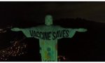 El montaje realizado con el Cristo de Corcovado (Vaccine Saves), supone una verdadera blasfemia. Ya sólo queda arrodillarnos para adorar un frasco de AstraZeneca