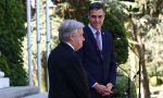 Pedro Sánchez escucha con admiración las palabras del secretario general de la ONU, Antonio Guterres, de visita en España