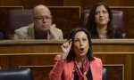 Margarita Robles regañando al PP y con el diputado José Zaragoza a su espalda