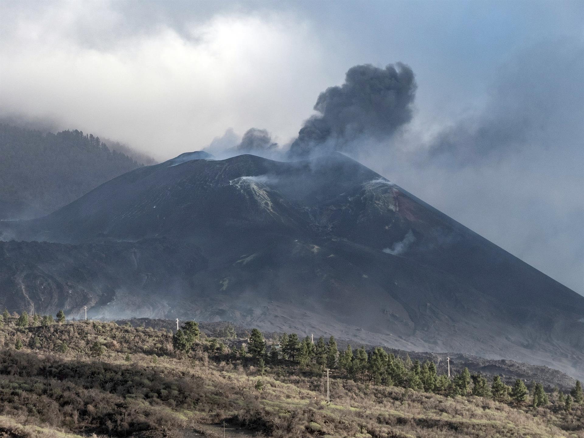 Los afectados por la erupción del volcán de La Palma aún...