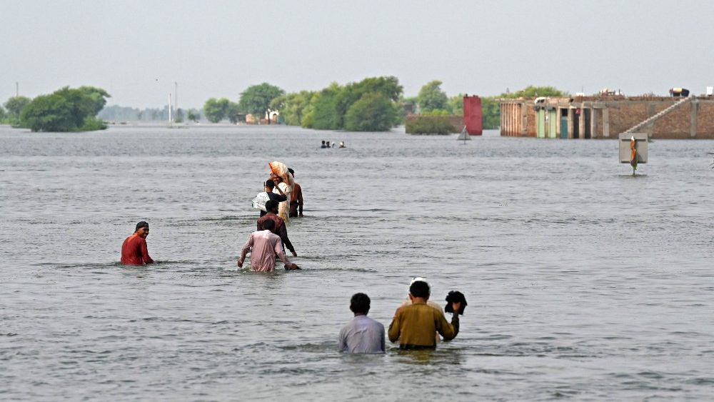 Pakistán afronta una delicada situación tras sufrir el peor monzón de su historia, que ha dejado ya casi 1.500 muertos, 6.000 heridos y cuantiosos daños