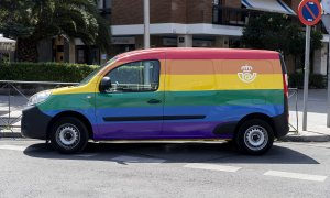 furgoneta arco iris de Correos