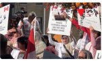 Asociaciones de padres -entre ellos musulmanes- se manifiestan frente a la oficina de Trudeau en Canadá al grito de “dejen a nuestros hijos en paz”