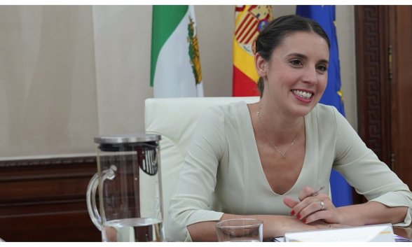 La todavía ministra de Igualdad insiste en su discurso, la ley del Sólo sí es sí la ha impulsado Igualdad para "proteger a las mujeres frente a las violencias sexuales". ¡Menos mal, Irene!