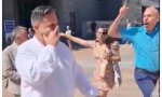 El ex eurodiputado de Sumar, Manu Pineda, les hace una 'peineta' a los opositores cubanos