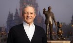 Disney quiere anunciar el relevo de Bob Iger a principios de 2026... y para ello cambia de presidente