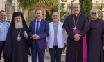 En el medio, Patriarca Ortodoxo Theophilos, Presidente Isaac Herzog y su esposa Michal Herzog, y Mons. Pierbattista Pizzaballa. (Foto: Patriarcado Latino de Jerusalén)