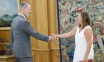 Me preocupa: la sonrisa del jefe del Estado, Felipe VI, ante el nuevo presidente del Congreso, una tal Francina Armengol