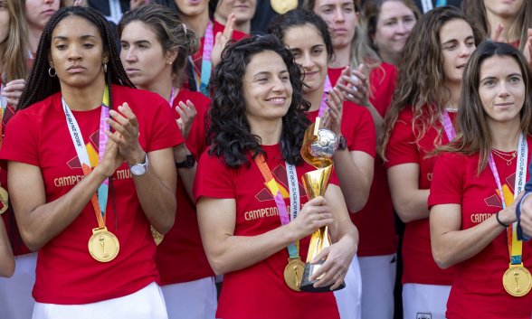 Las futbolistas seleccionadas se llevaron el 20% del patrocinio, mientras los futbolistas seleccionados se repartieron tan sólo un 7%