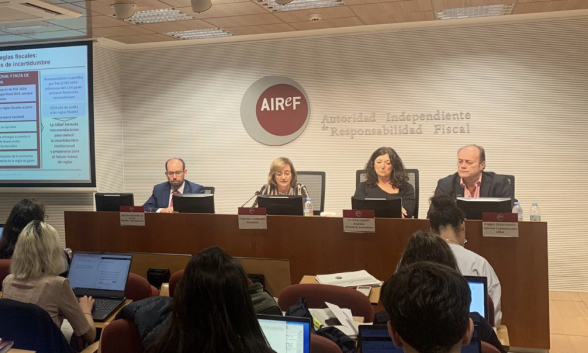 Estamos viendo una desaceleración el ritmo de crecimiento de la economía, tal y como veníamos avisando desde la AIReF, con indicadores que ya se están materializando y que nos ha llevado a revisar a la baja el crecimiento del PIB para 2024", ha subrayado Cristina Herrero. (Foto: web de la AIReF)