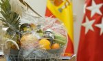 Cestas de fruta que han llegado a la Real Casa de Correos, sede del Gobierno Autonómico, enviadas por ciudadanos anónimos en apoyo a Ayuso