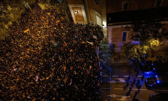 Fastídiate Marlaska, los españoles siguen rezando el rosario en Ferraz